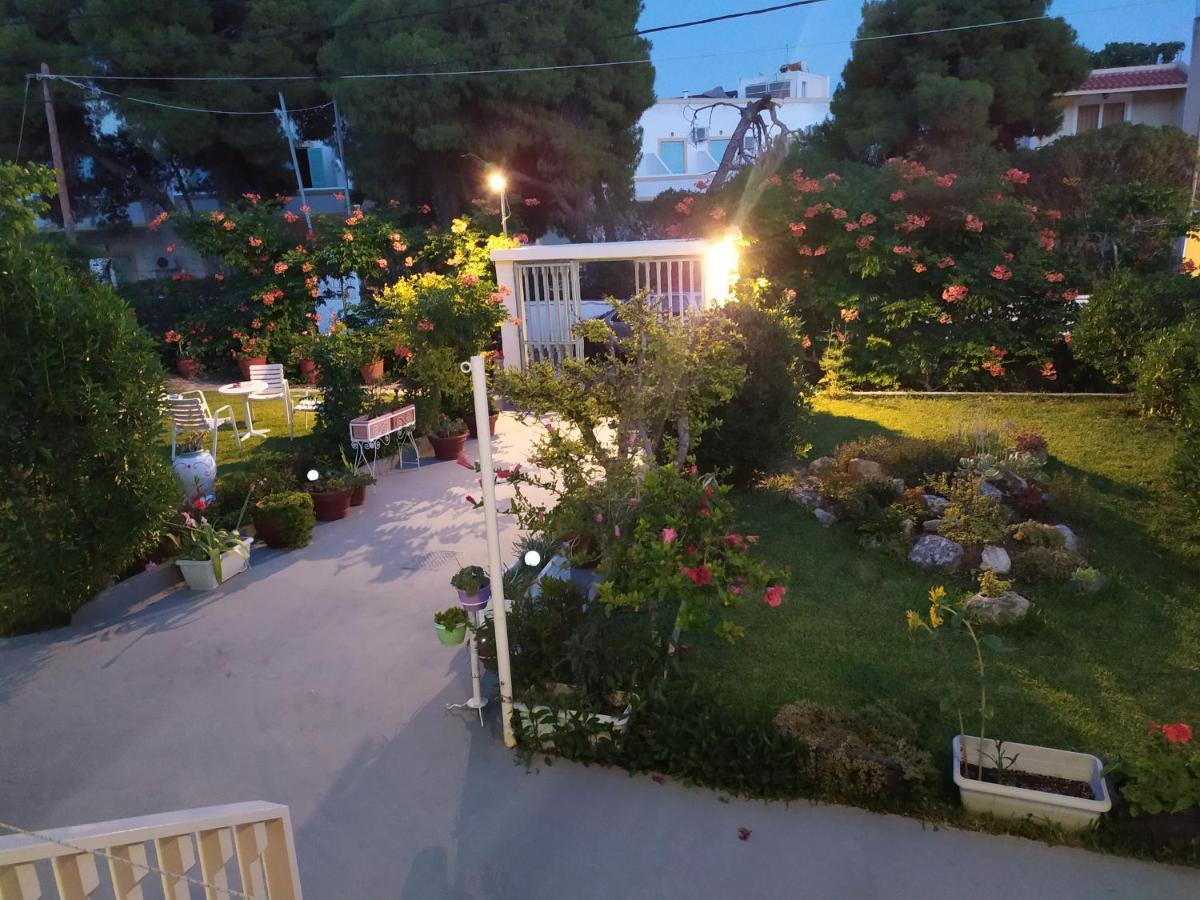 Finikas Rooms Agia Marina  外观 照片