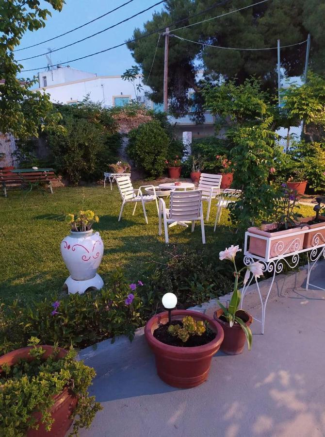 Finikas Rooms Agia Marina  外观 照片