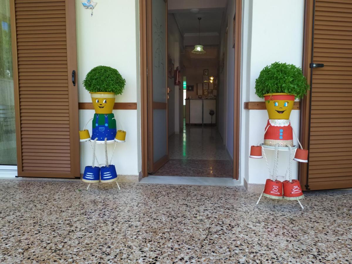 Finikas Rooms Agia Marina  外观 照片