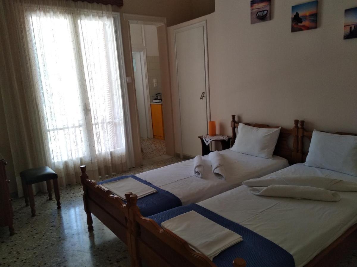 Finikas Rooms Agia Marina  外观 照片