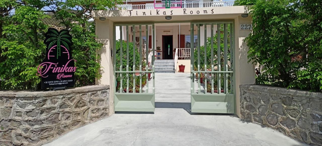 Finikas Rooms Agia Marina  外观 照片