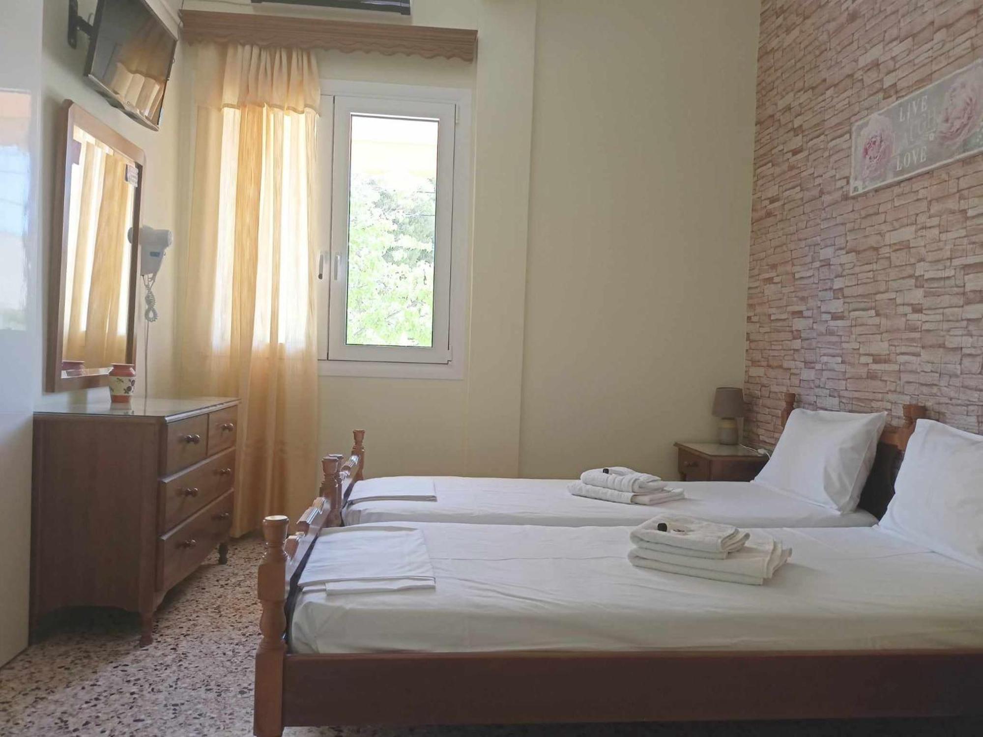Finikas Rooms Agia Marina  外观 照片