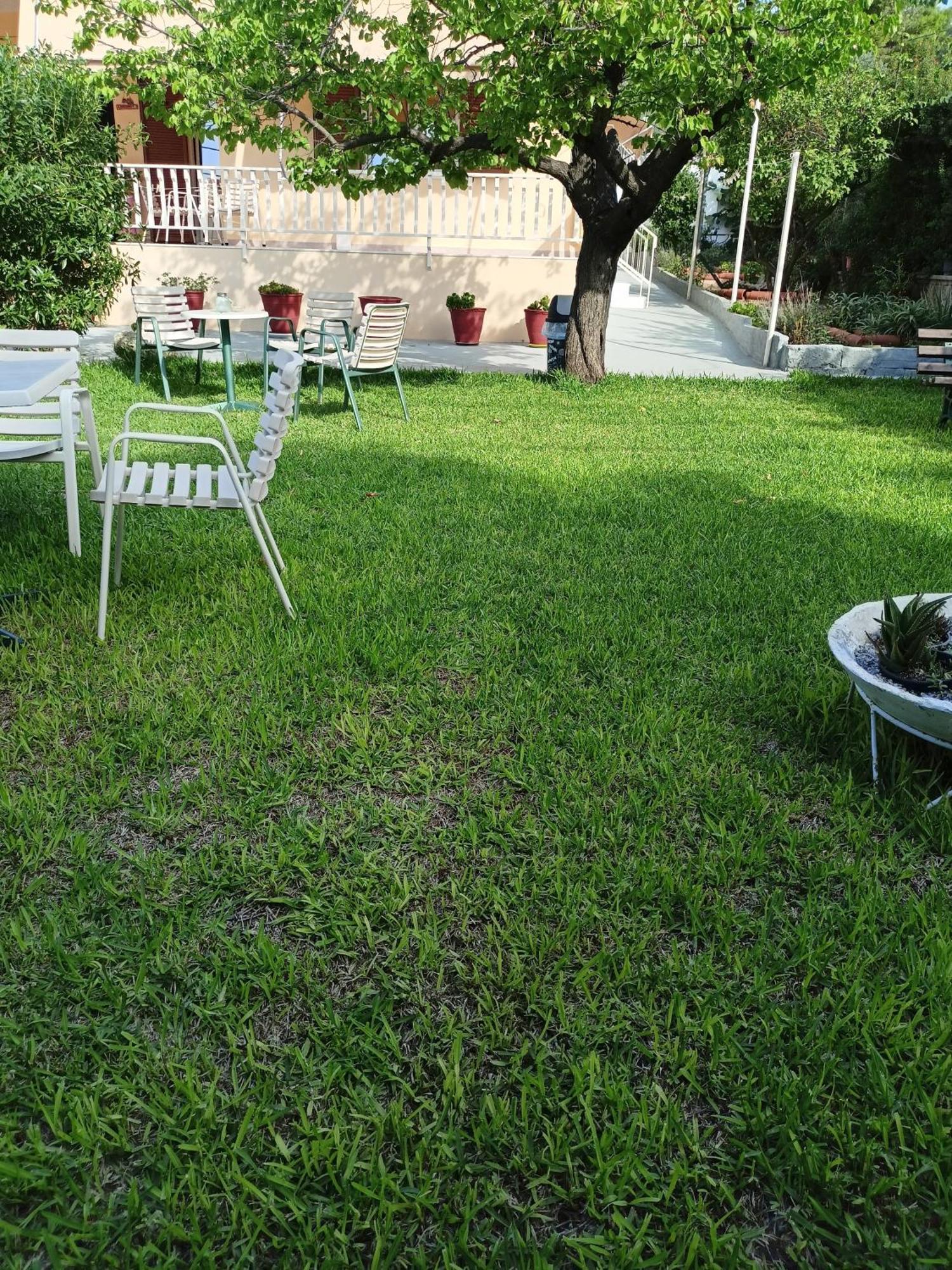 Finikas Rooms Agia Marina  外观 照片