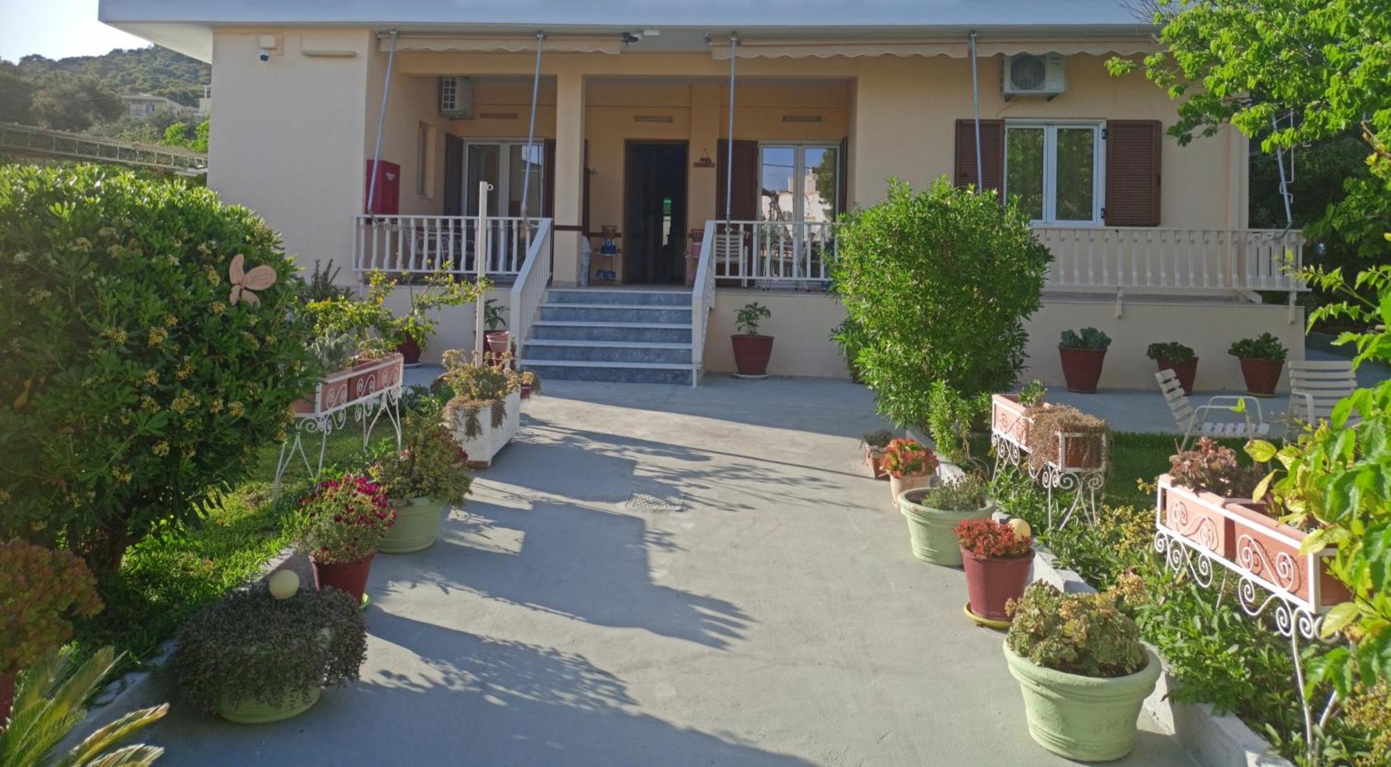 Finikas Rooms Agia Marina  外观 照片