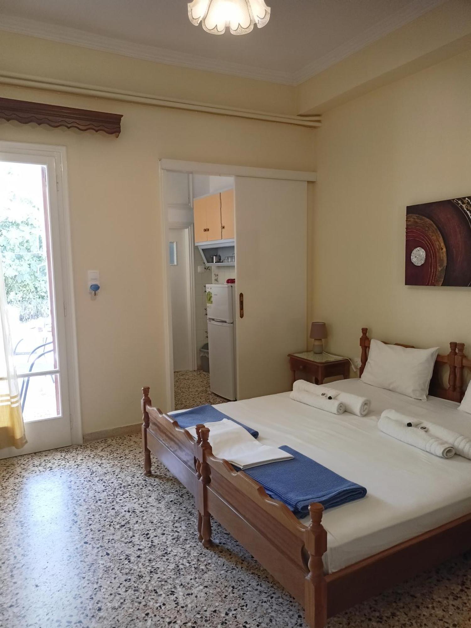 Finikas Rooms Agia Marina  客房 照片