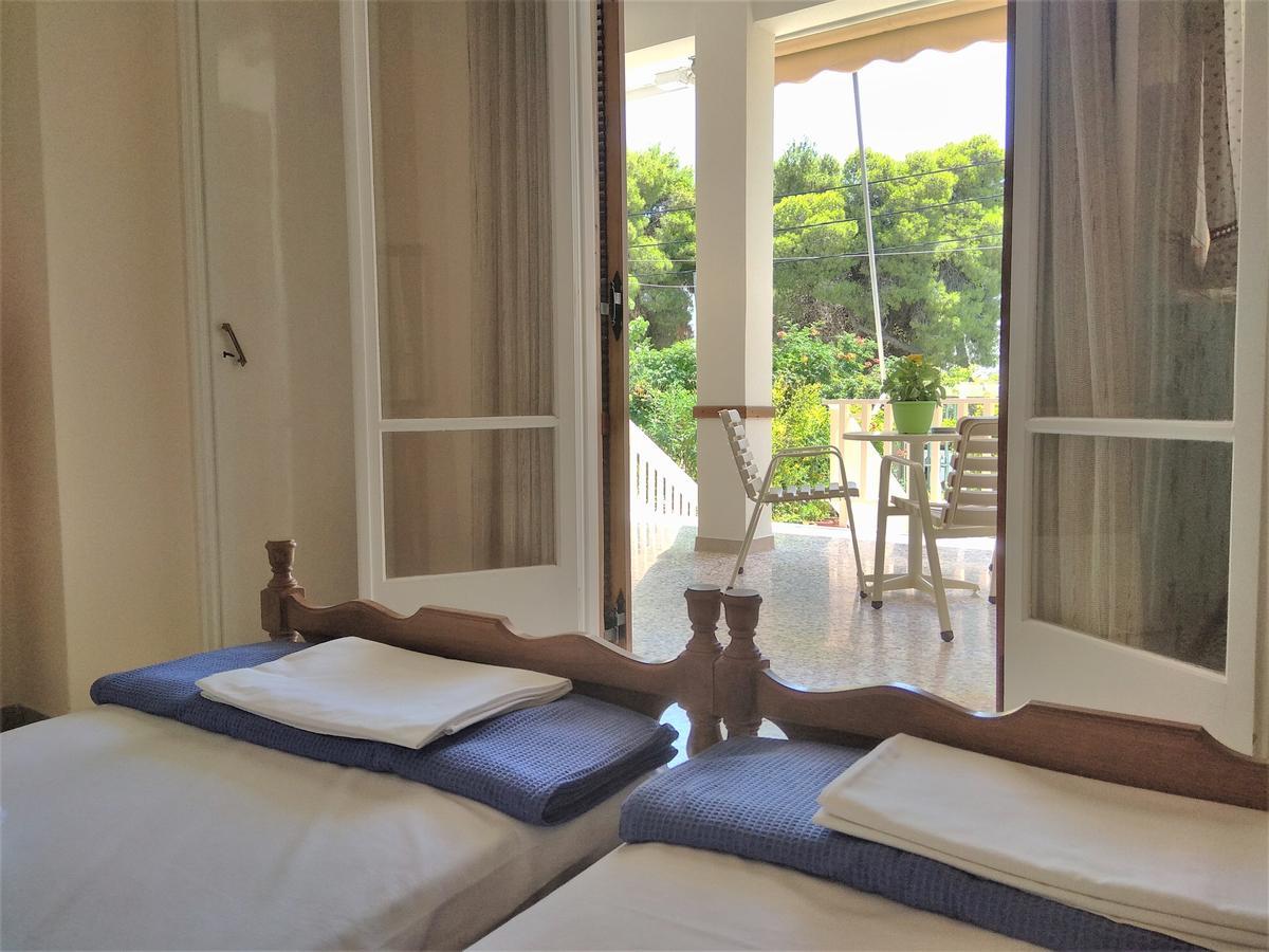 Finikas Rooms Agia Marina  外观 照片