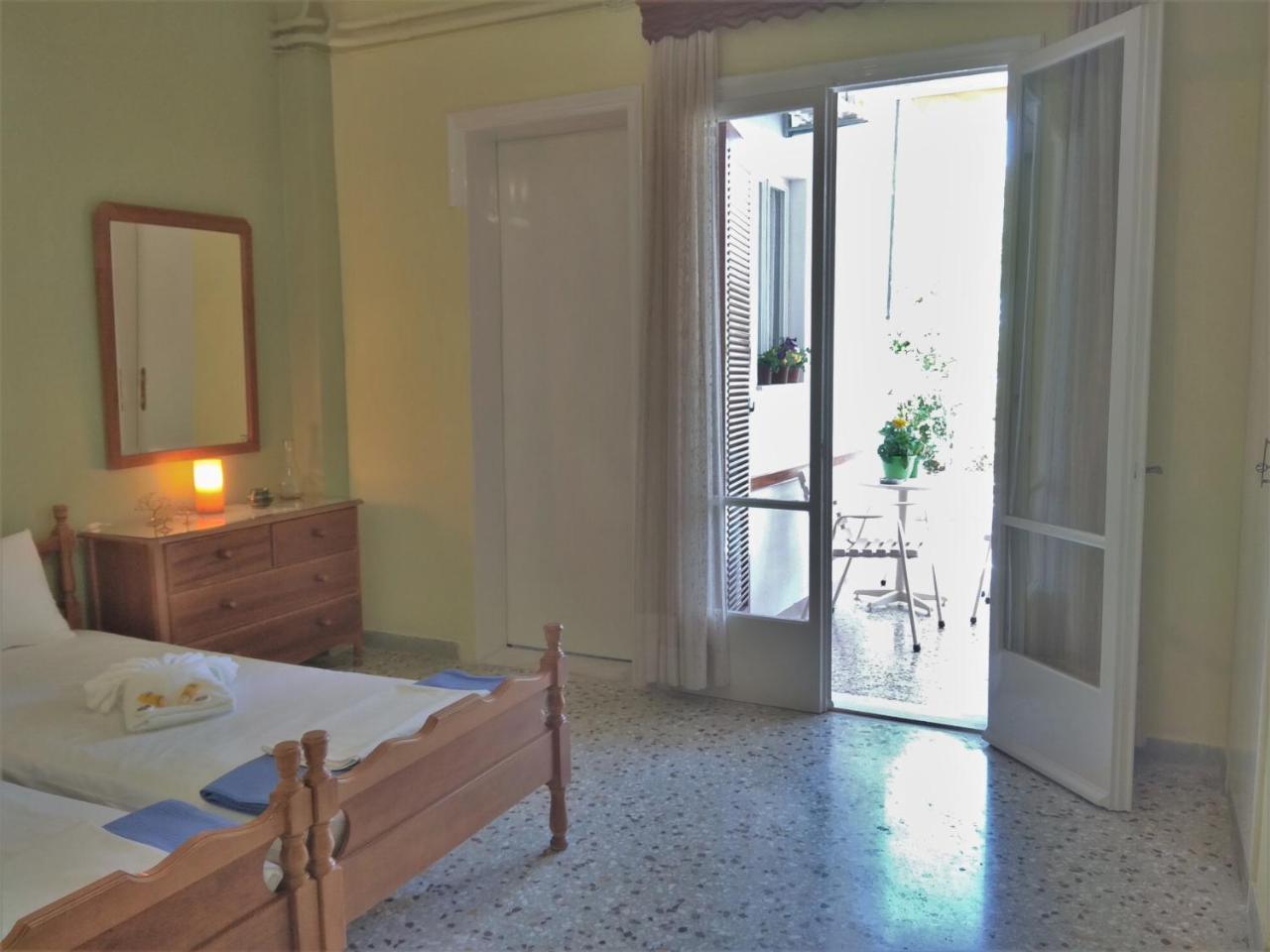 Finikas Rooms Agia Marina  外观 照片