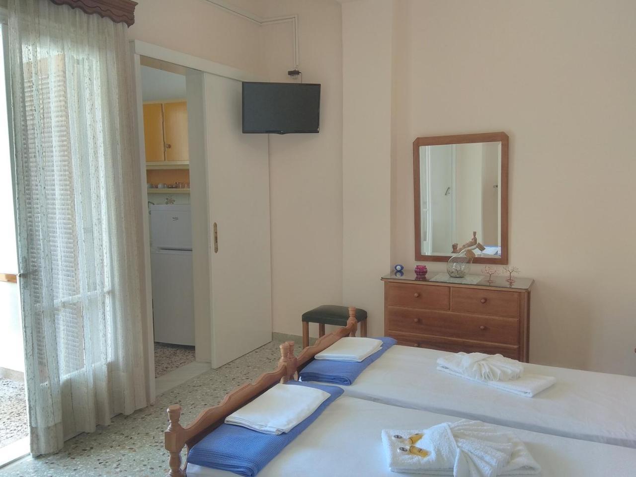 Finikas Rooms Agia Marina  外观 照片