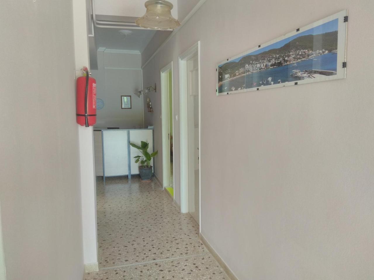 Finikas Rooms Agia Marina  外观 照片
