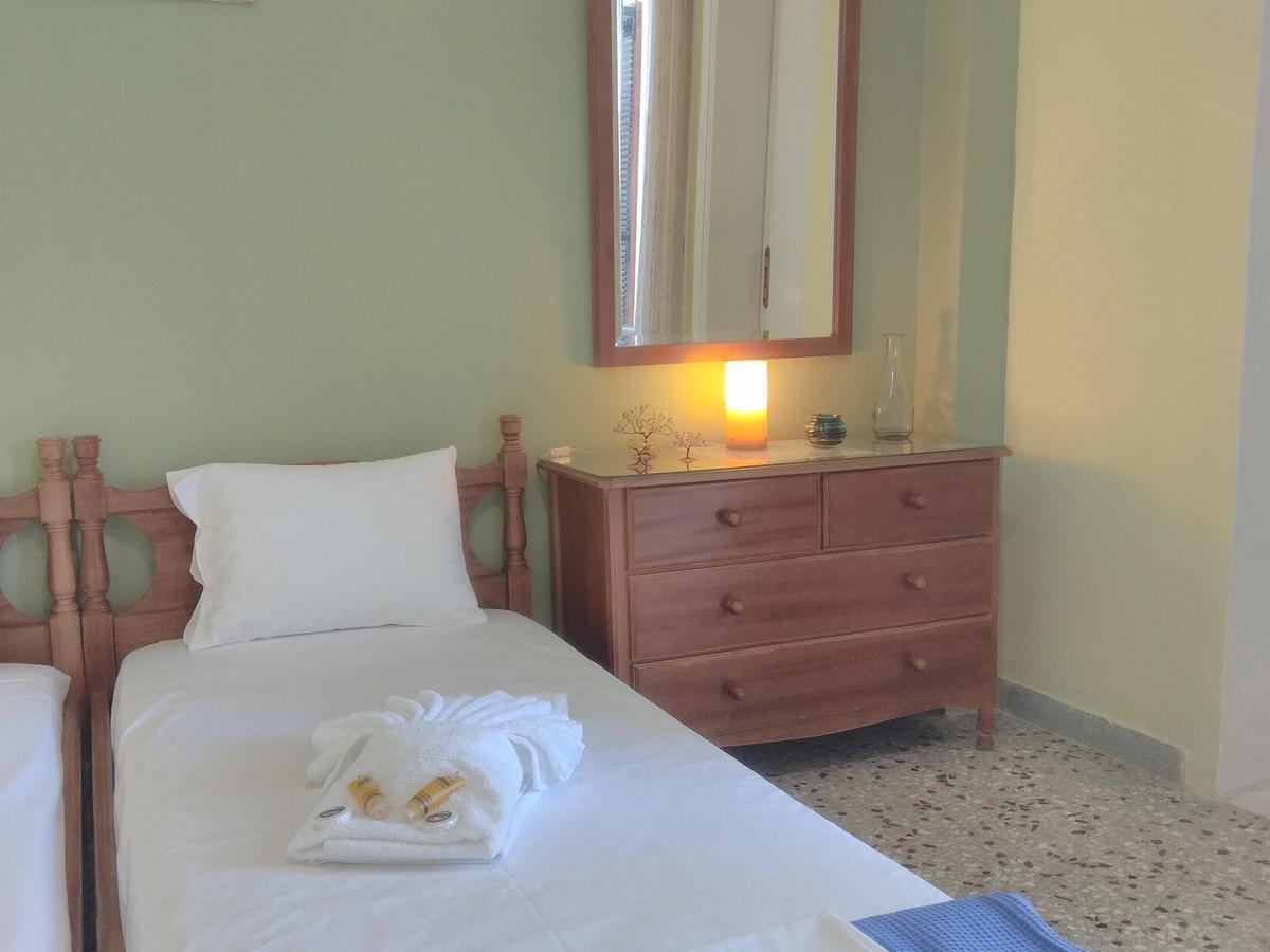 Finikas Rooms Agia Marina  外观 照片