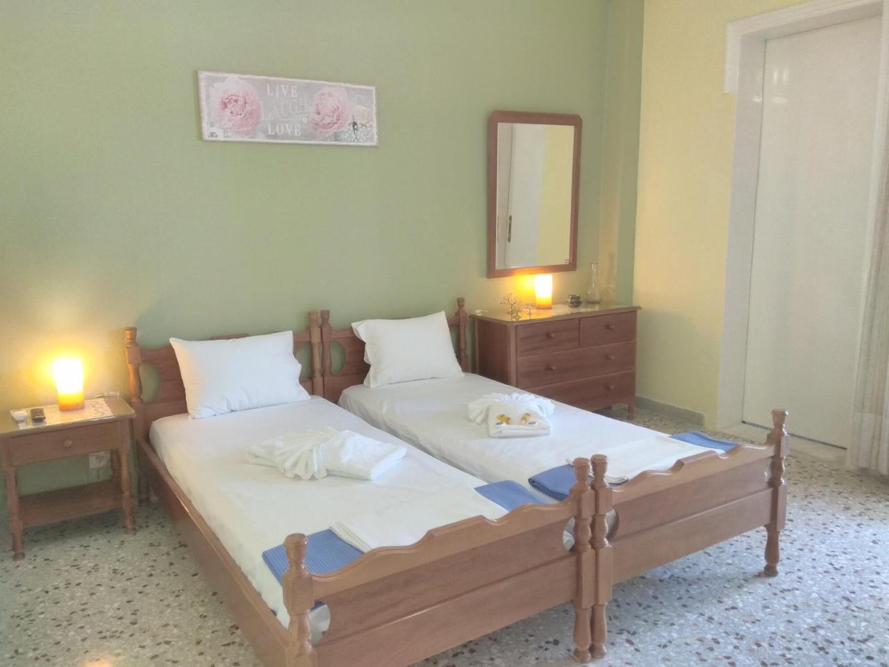 Finikas Rooms Agia Marina  外观 照片