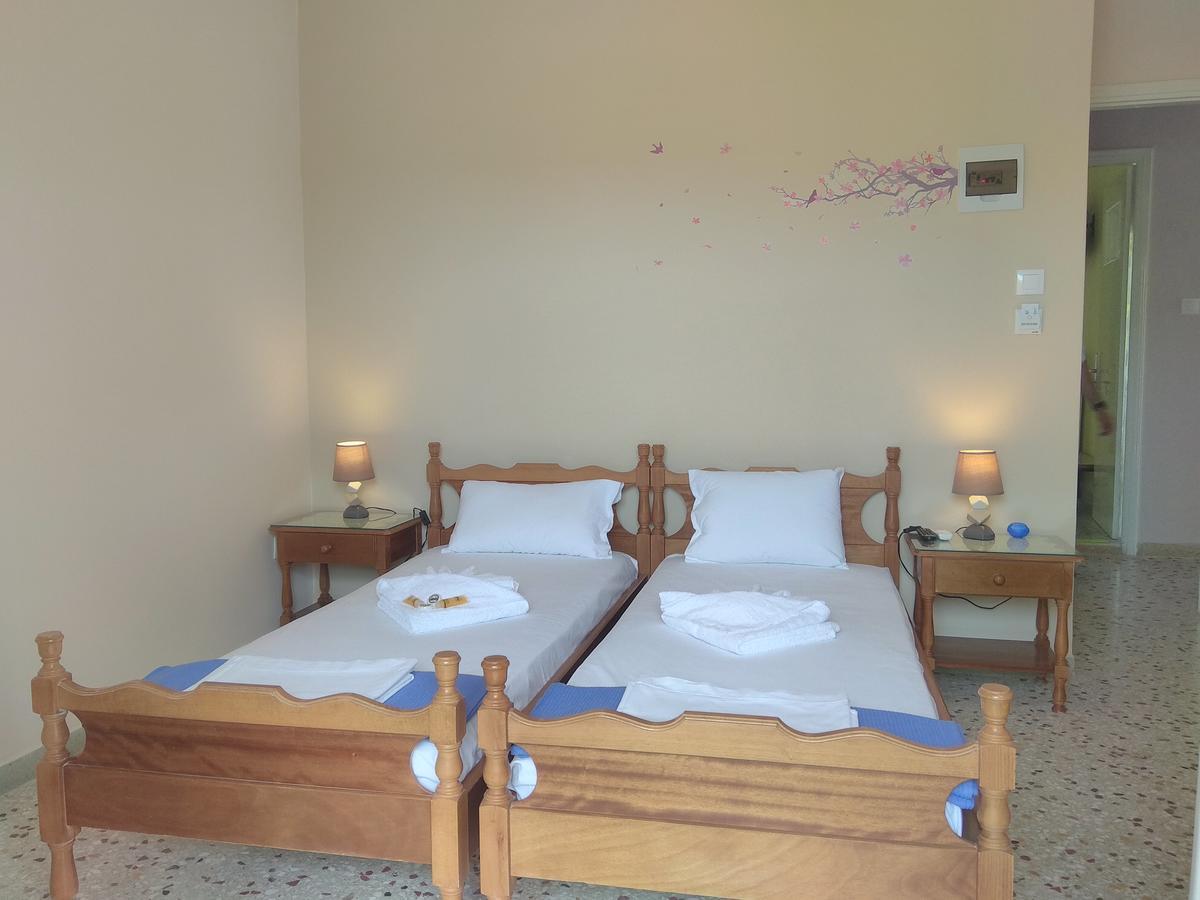 Finikas Rooms Agia Marina  外观 照片