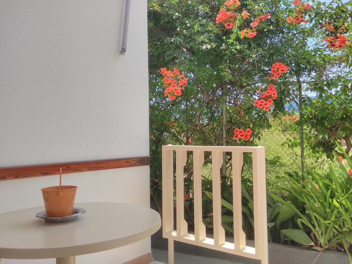 Finikas Rooms Agia Marina  外观 照片