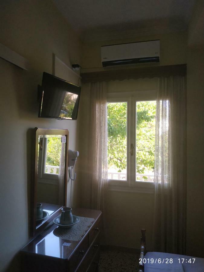 Finikas Rooms Agia Marina  外观 照片